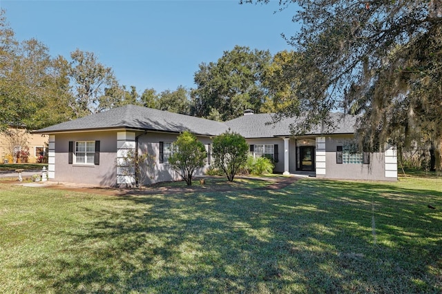 view of front facade with a front lawn