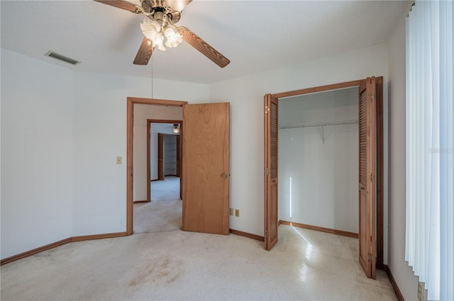 unfurnished bedroom with ceiling fan and a closet