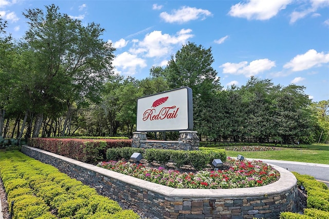 community sign featuring a lawn