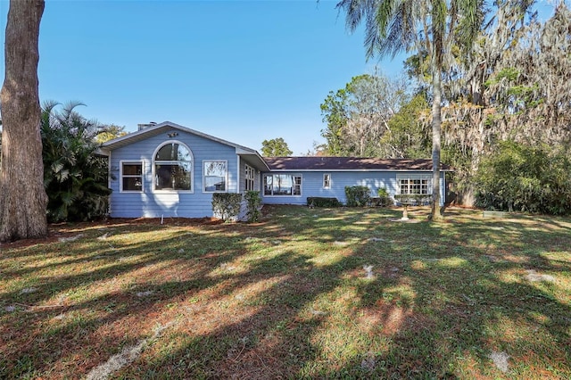 ranch-style home with a front yard