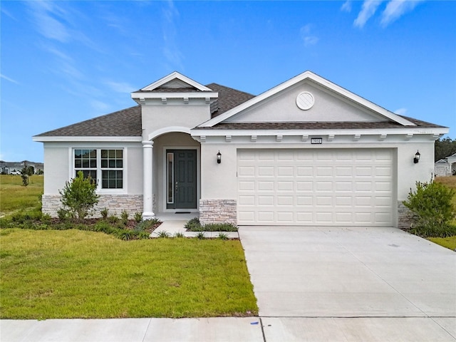 view of front of house featuring a front yard and a garage