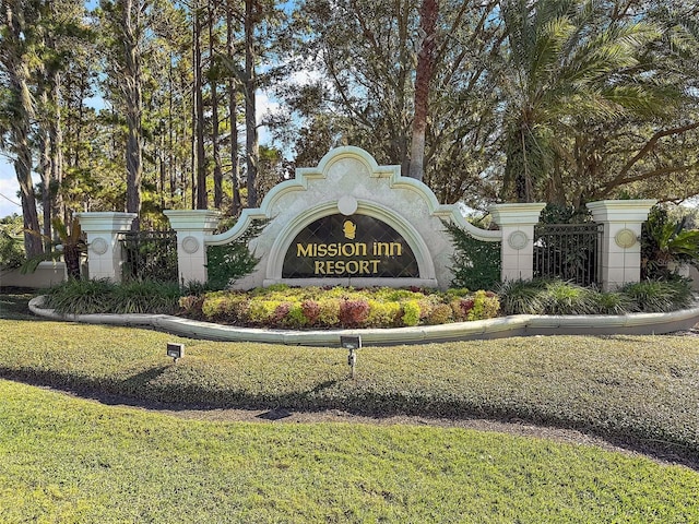 view of community / neighborhood sign