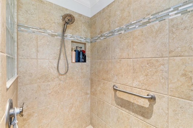 room details featuring a tile shower