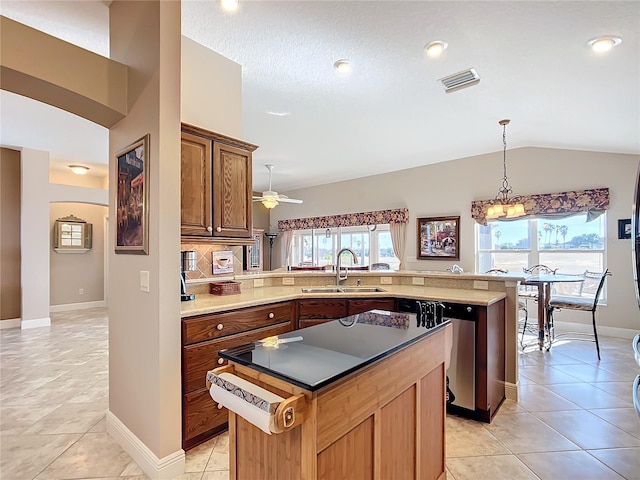 kitchen featuring kitchen peninsula, sink, and a kitchen island