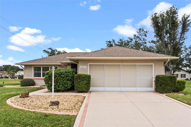 view of front of property featuring a front yard and a garage