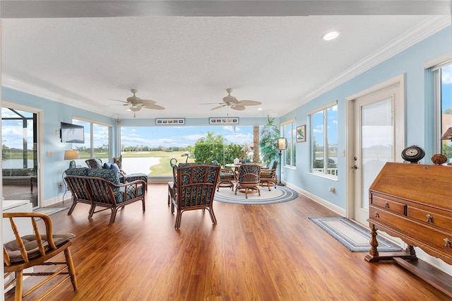 sunroom with ceiling fan