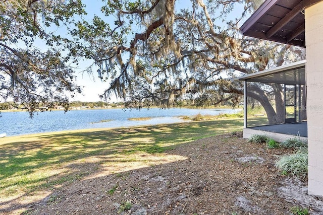 view of yard featuring a water view