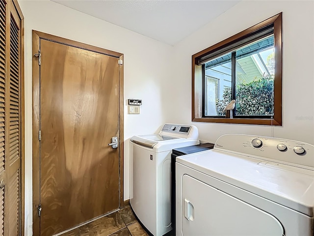1701 Cedar Stone Ct, Lake Mary, FL 32746 - laundry room featuring independent washer and dryer
