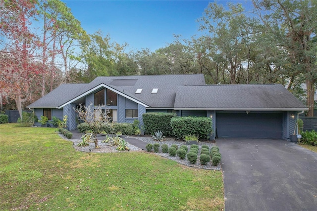 1701 Cedar Stone Ct, Lake Mary, FL 32746 - mid-century inspired home featuring an attached garage, driveway, a front yard, and roof with shingles