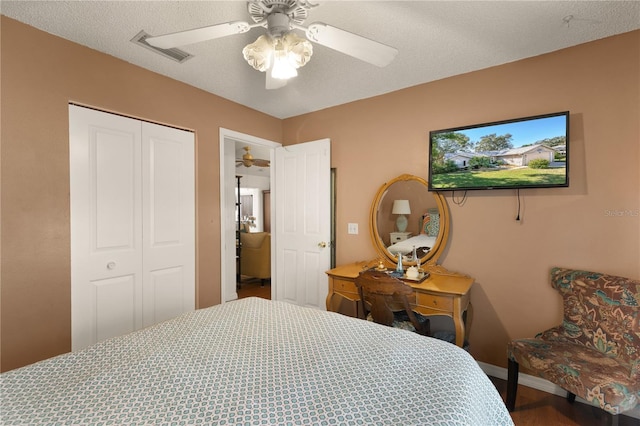 bedroom featuring baseboards, visible vents, ceiling fan, a closet, and a textured ceiling