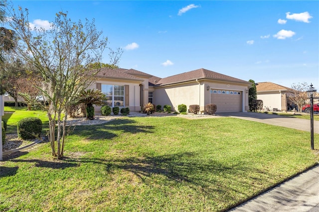 view of front of home featuring a front lawn and a garage