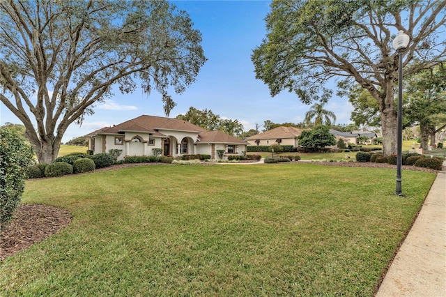 view of front of home featuring a front lawn