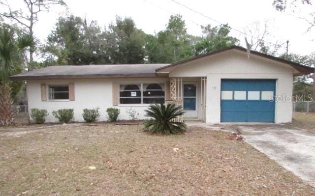 ranch-style home featuring a garage