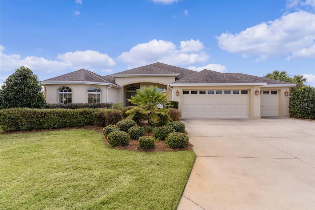 view of front of house featuring a front lawn and a garage