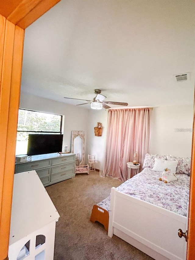 carpeted bedroom featuring ceiling fan