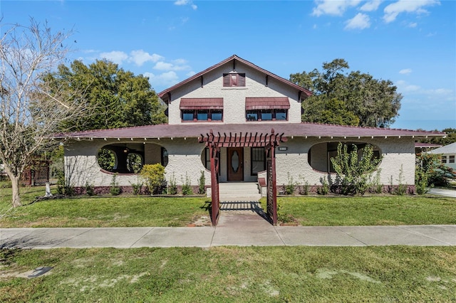 view of front of property featuring a front yard