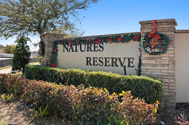 view of community / neighborhood sign