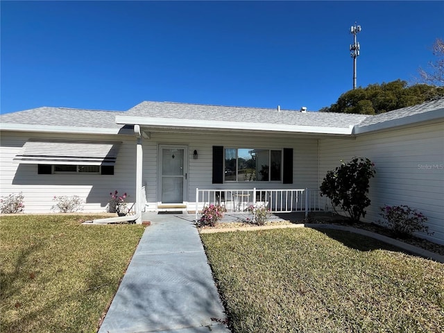 single story home featuring a front lawn