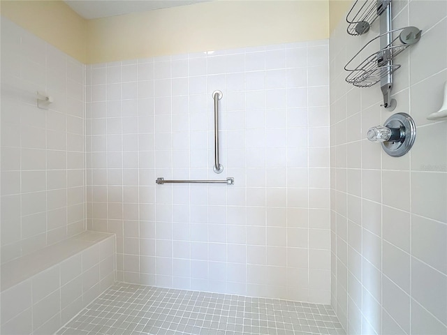 bathroom featuring a tile shower