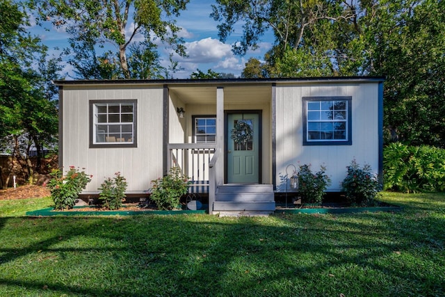 view of front of home with covered porch and a front yard