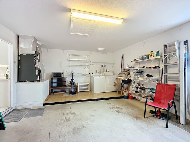 garage featuring heating unit and independent washer and dryer