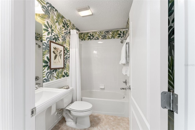 bathroom with toilet, a textured ceiling, and shower / bathtub combination with curtain