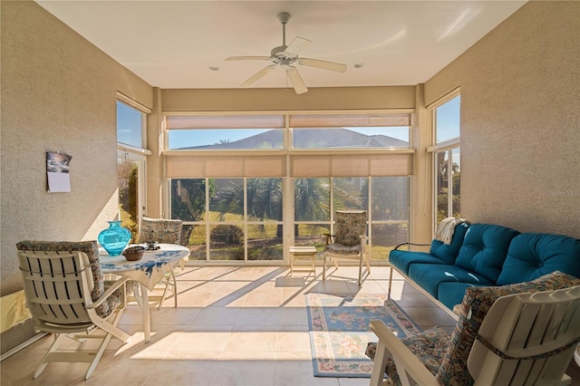 sunroom with ceiling fan