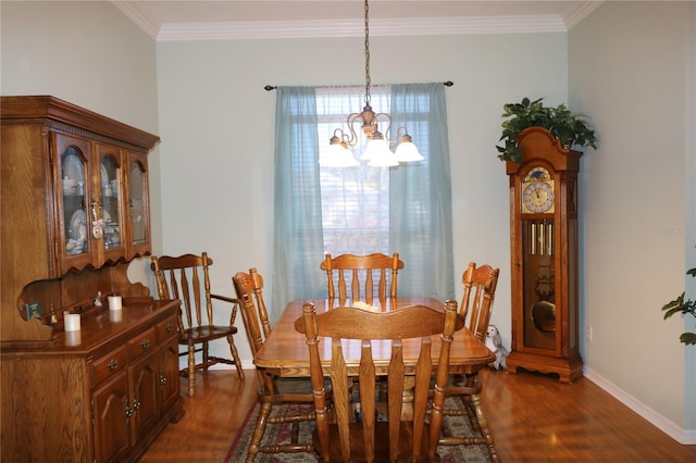 dining room featuring ornamental molding, dark wood-type flooring, and a notable chandelier