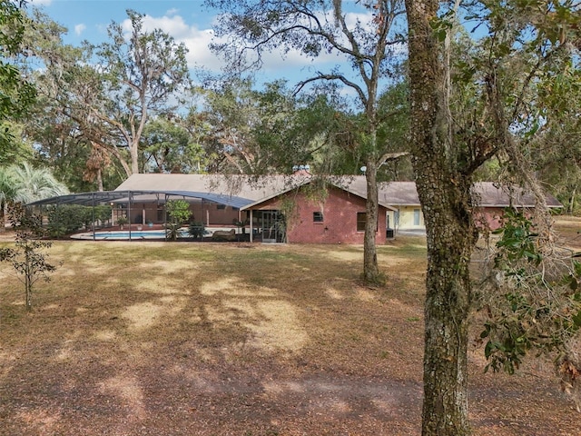 view of yard featuring a lanai