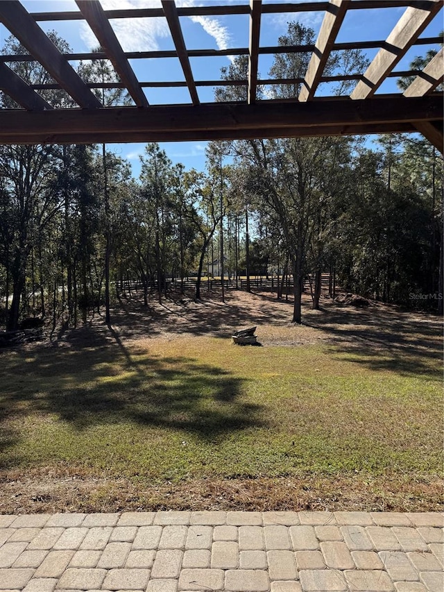 view of yard featuring a pergola