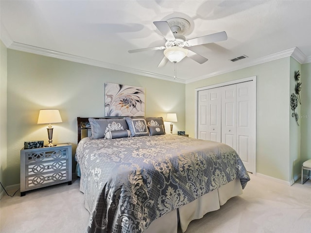 bedroom featuring a closet, ceiling fan, light colored carpet, and ornamental molding