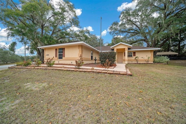 ranch-style house featuring a front yard