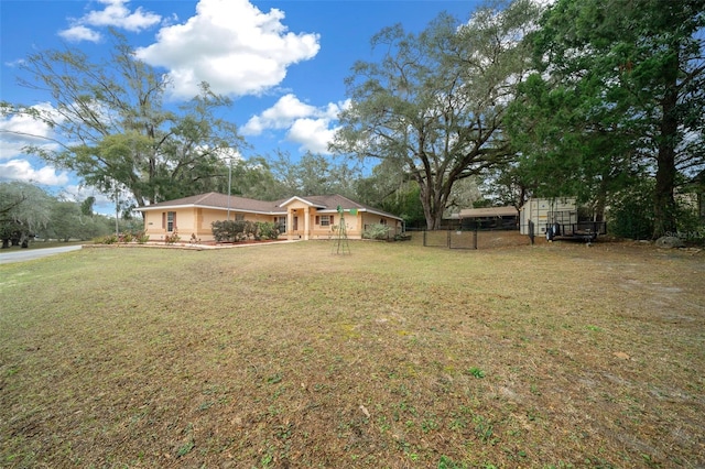 view of front of home featuring fence and a front yard