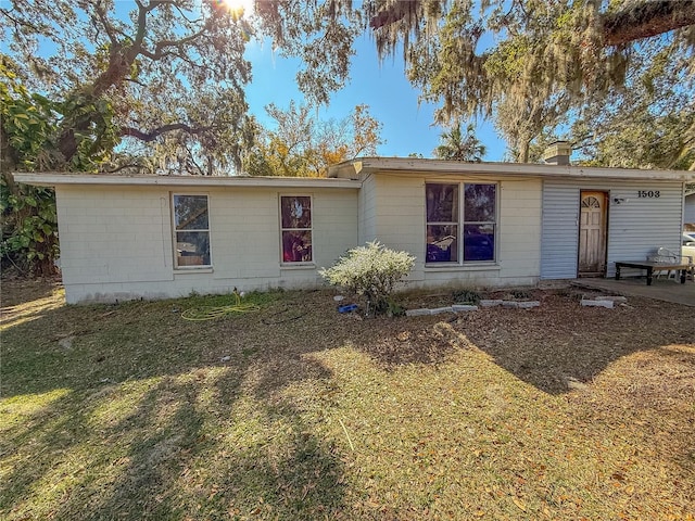 ranch-style house with a front yard