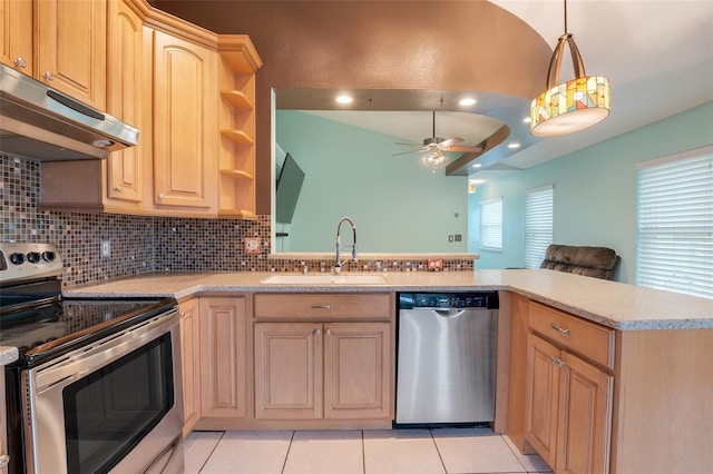 kitchen featuring sink, light brown cabinets, tasteful backsplash, kitchen peninsula, and appliances with stainless steel finishes