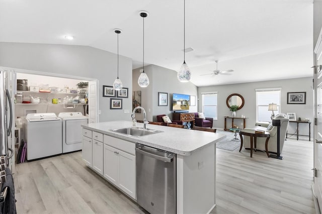 kitchen with white cabinetry, a center island with sink, lofted ceiling, dishwasher, and independent washer and dryer