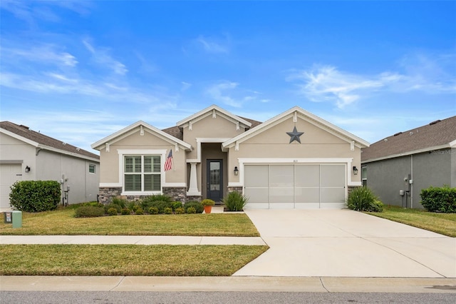 view of front of property featuring a front yard and a garage