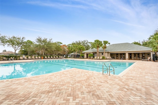 view of swimming pool