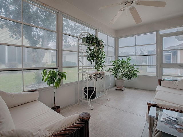 sunroom with ceiling fan