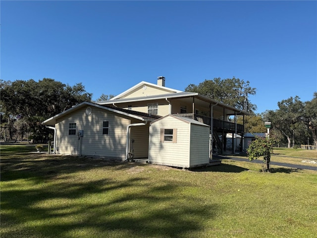 back of house featuring a yard