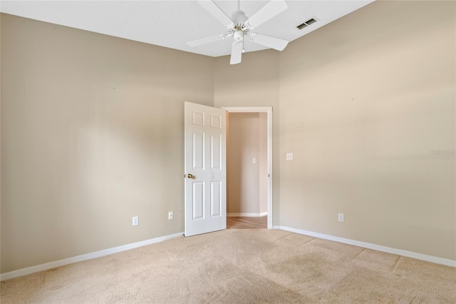 unfurnished room with light carpet and ceiling fan