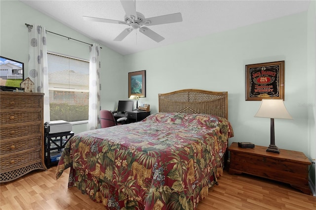 bedroom featuring a textured ceiling, light hardwood / wood-style flooring, and ceiling fan