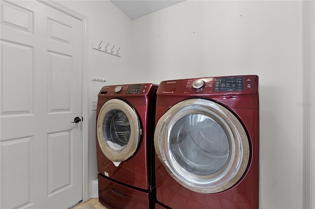 424 Rose Croft Ter, The Villages, FL 32162 - clothes washing area featuring washer and clothes dryer