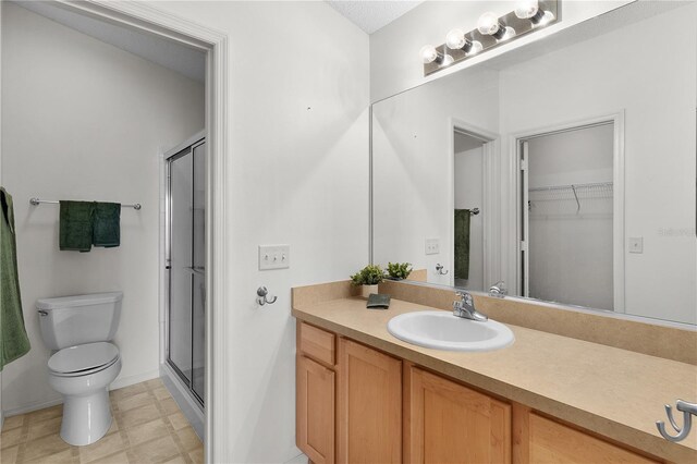 424 Rose Croft Ter, The Villages, FL 32162 - full bath with a stall shower, toilet, vanity, and baseboards