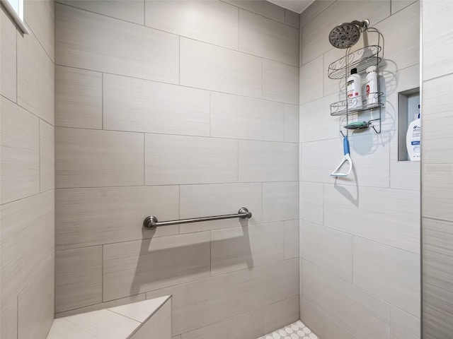 bathroom featuring tiled shower