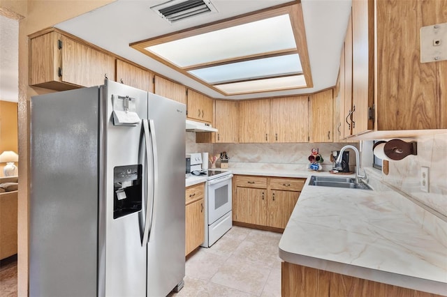 kitchen with sink, stainless steel fridge, white electric range oven, tasteful backsplash, and light brown cabinets