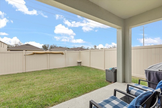 view of yard featuring a patio