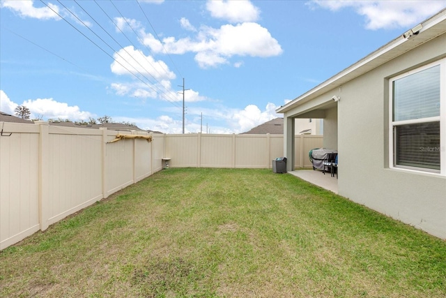 view of yard featuring a patio area