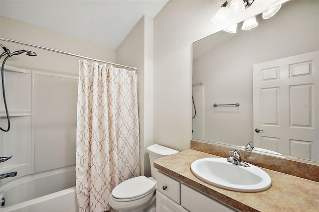 full bathroom featuring shower / bath combo with shower curtain, toilet, and vanity