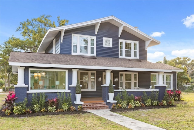 view of front of property featuring a porch and a front lawn